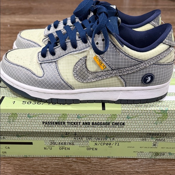 Nike Kids Sneakers - Cream and Navy